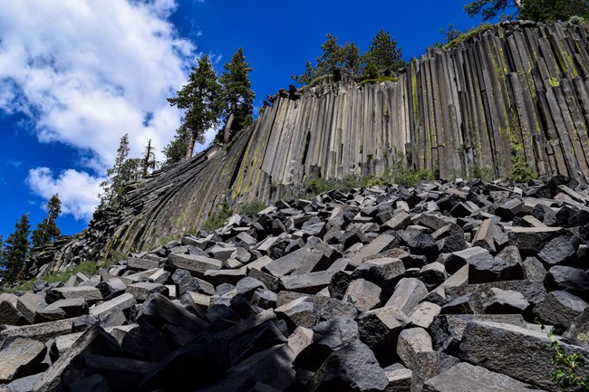 Basalt flow with vertical columnar jointing