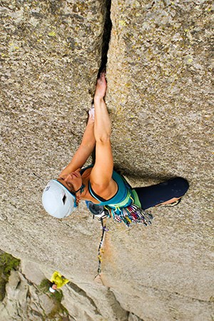 A climber uses the crack between columns to scale the walls of the Tower