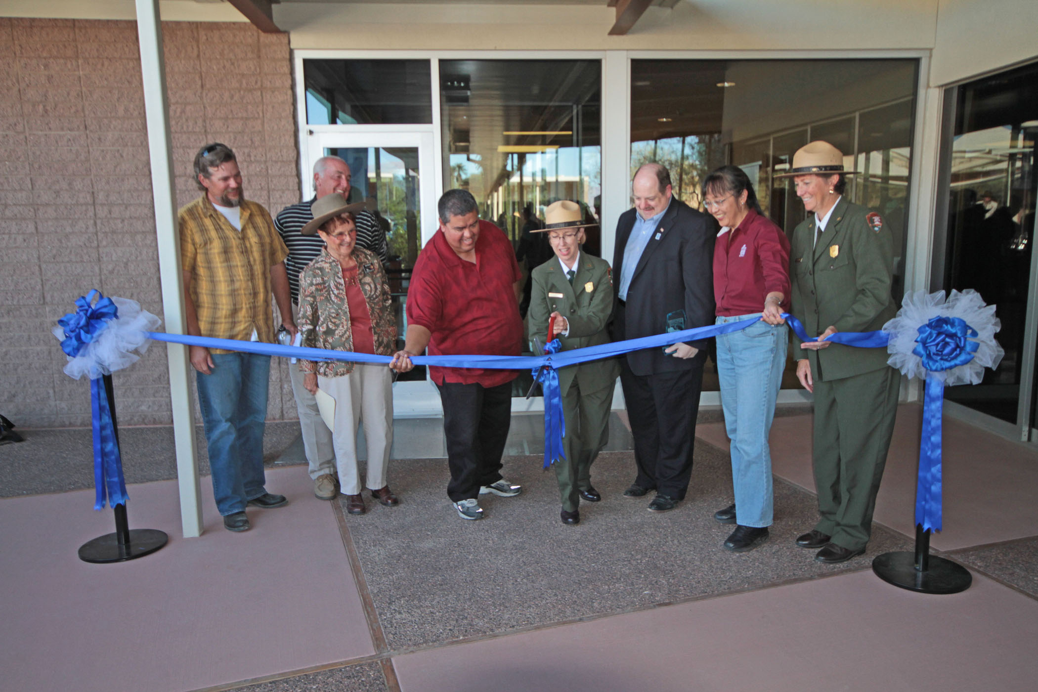 IMG_0329 Superintendent Sarah Craighead cuts ribbon by Bob Greenburg