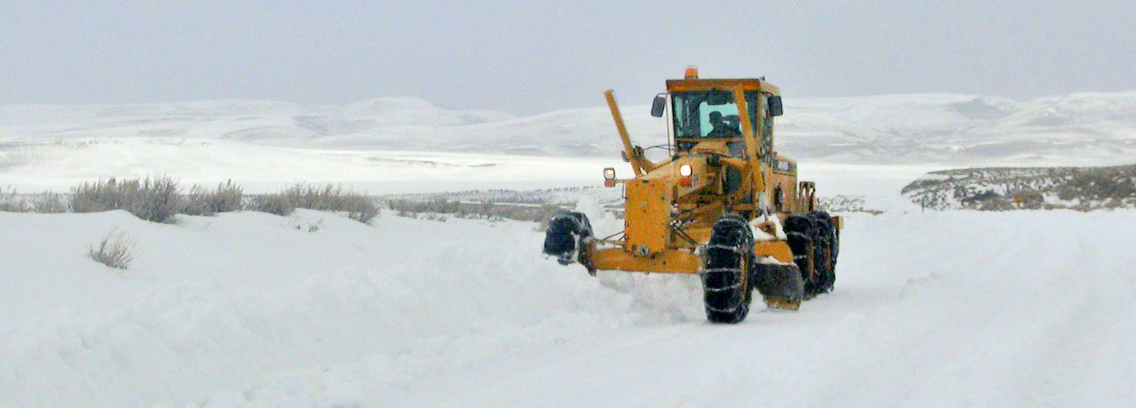 Plowing operations along the Harper’s Corner Road at north of Escalante Overlook. Stuntz Ridge and Moffat 16 are visible in the distance. Plowing operations along the Harper’s Corner Road at north of Escalante Overlook. Stuntz Ridge and Moffat 16 are visible in the distance.