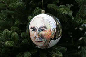 Thomas Edison's head painted on the front of the 2007 White House Ornament,