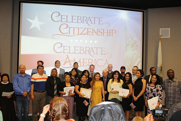 NPS and USCIS staff along with 20 new citizens pose for a group photo during the ceremony.