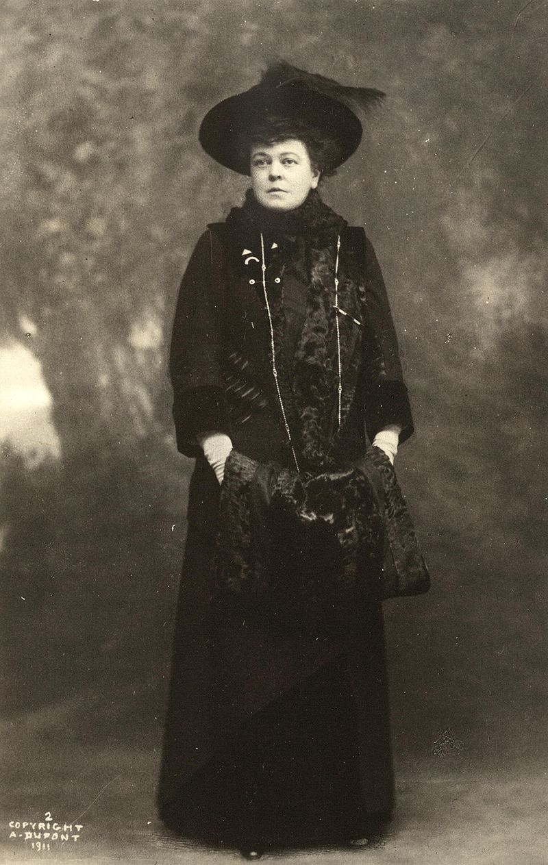 Alva Vanderbilt Belmont A woman (Alva Vanderbilt Belmont) in a black feathered hat and black dress.