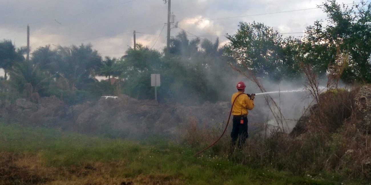 Everglades Fire staff assist Florida Forest Service
in suppression of wildfires in the mutual response
zone adjacent to Everglades National Park