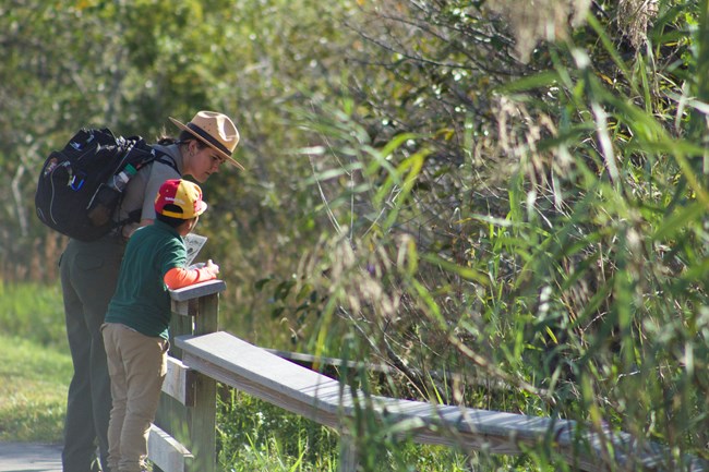 Ranger and child on Anhinga Trail