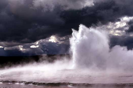 Great fountain Geyser erupts