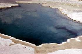 Great Fountain appears calm between eruptions