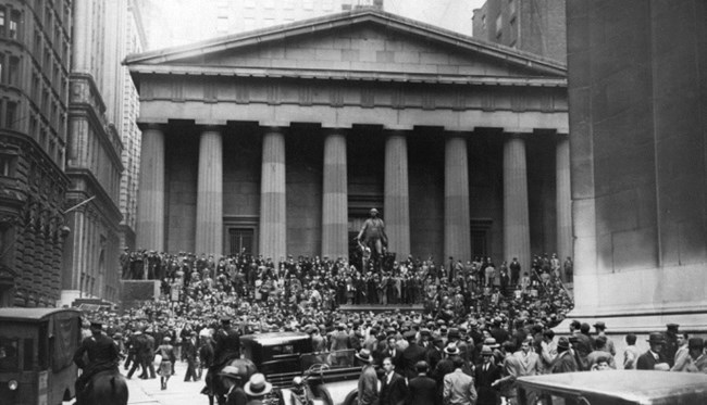 Federal Hall at the time of the 1929 Stock Market crash. Federal Hall at the time of the 1929 Stock Market crash.