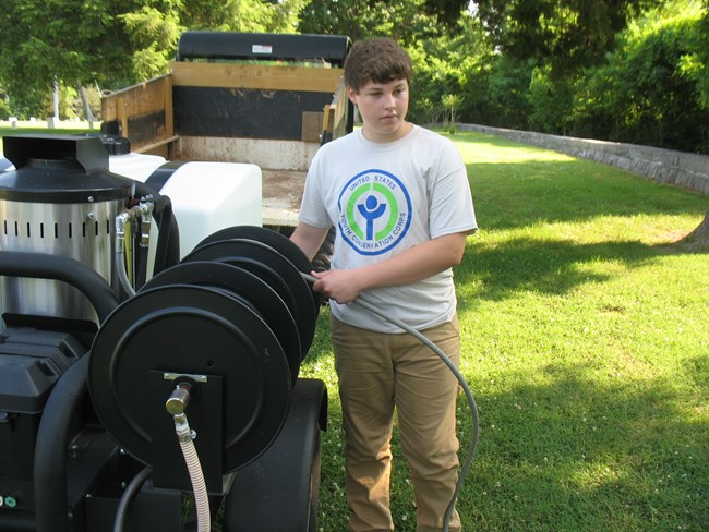 YCC employee working at Fort Donelson.