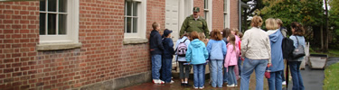 Park Ranger and students at Mount Washington Tavern