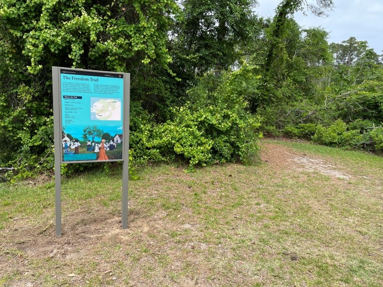 Freedom Trail orientation sign. Photo of orientation sign at the entrance to a wooded trail.
