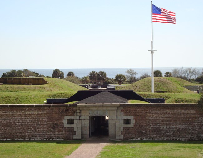 Fort Moultrie's entrance with the ocean in background.