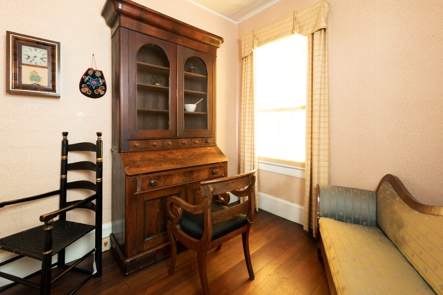 office A room with a large desk, chairs, and sofa.