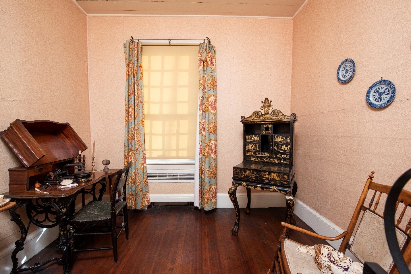 MCHO sewing room A room with an antique sewing machine, chairs, and a black and gold lacquer sewing cabinet.