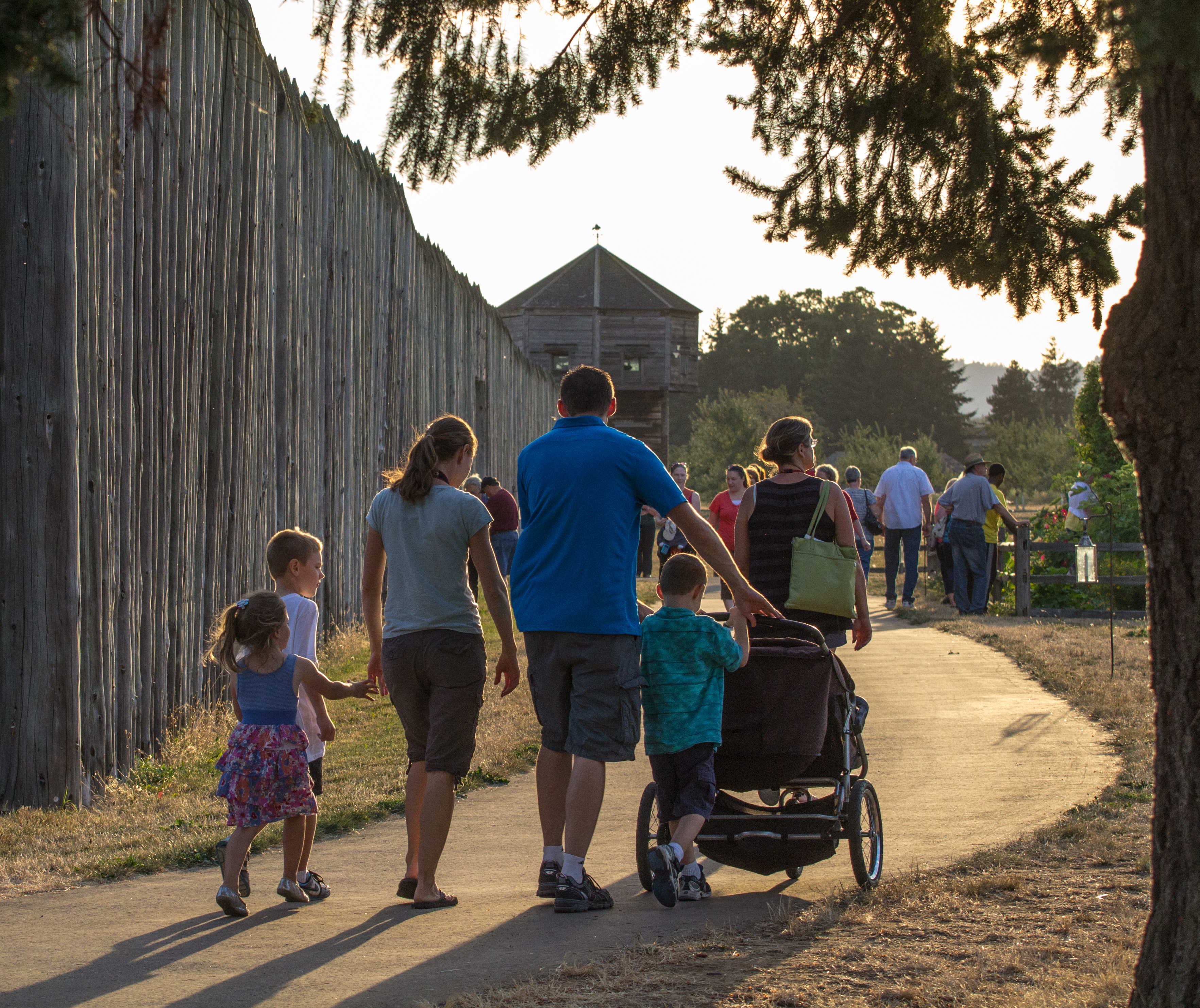 Visitors walk towards the fort during Campfires & Candlelight