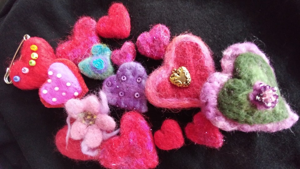 Sweetheart pins Photo of pink and purple felted pins.