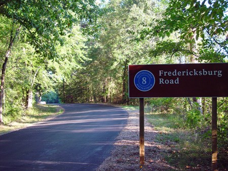 Fredericksburg Road, tour stop sign