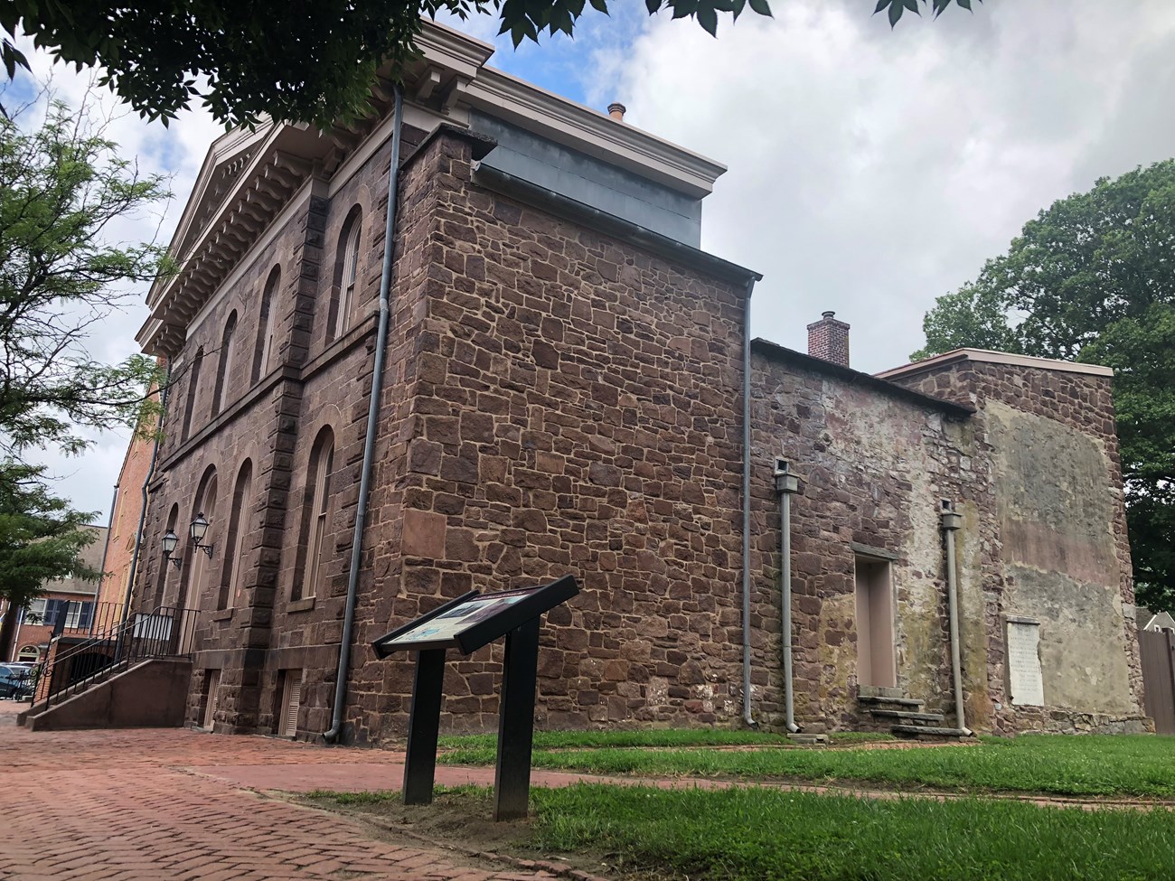An angled view of the 1857 Sheriff's House in Historic New Castle.