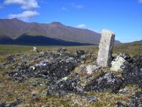 Iñuksuit ("stone people") were used to drive caribou by Nunamiut Eskimos
