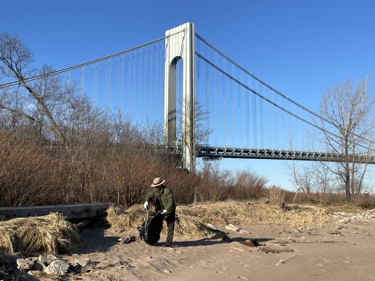 Volunteer cleanup at Fort Wadsworth