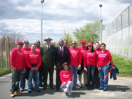 Bank of America Volunteers with Gateway NRA Superintendent Barry Sullivan and  Congressman Meeks.