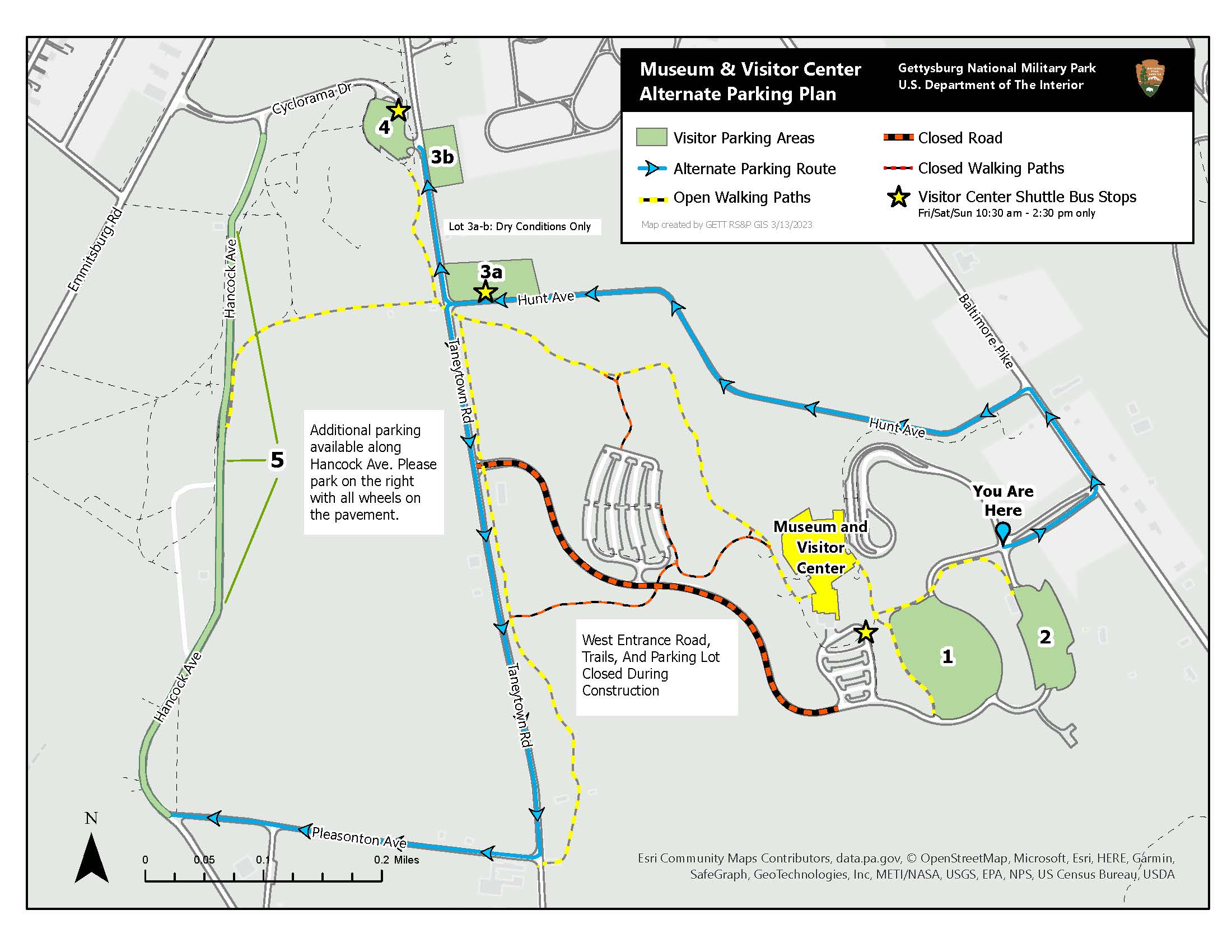 A colorful map depicts numbered parking lots in green, blue arrows, green roads, and red and yellow dashed lines for closed and open trails.