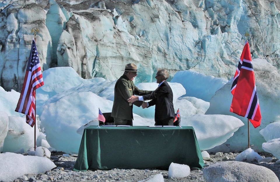 Superintendent Hooge and West Norwegian Fjords Board Chairman Arne Sandes shake hands after signing the agreement. Superintendent Hooge and West Norwegian Fjords Board Chairman shake hands.