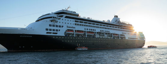 Statendam transferring passengers to the Bartlett Cove dock