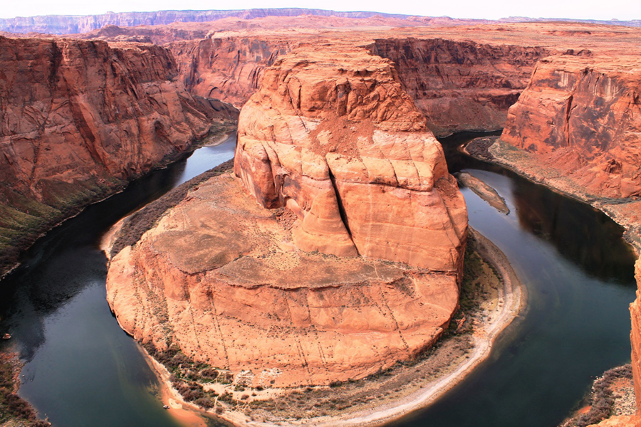 View of u-shaped curve in river from the top of canyon