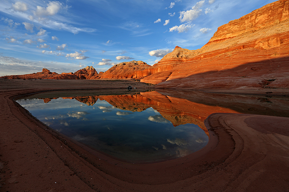 Red rocks, blue sky, blue water