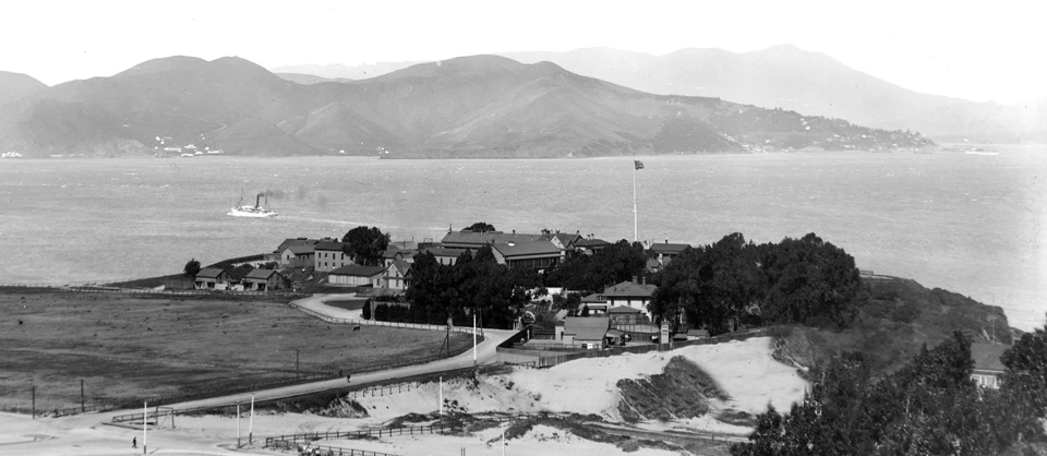 Banner-x960_1.jpg cluster of historic buildings on bluff with water behind