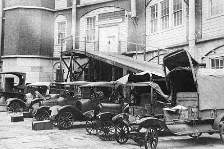 photo of cars inf ront of Fort Point