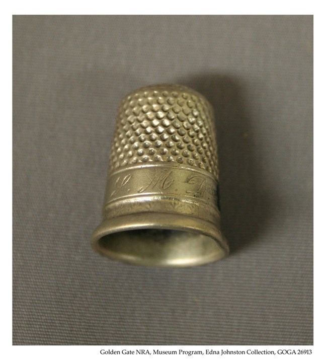 GOGA 26913 Edna Johnston Collection Thimble