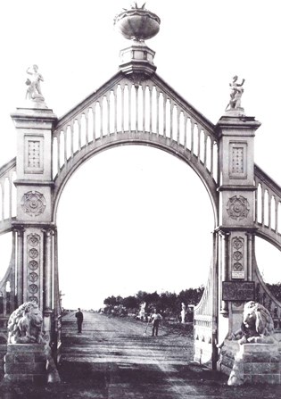 historic image of Sutro Heights front entrance