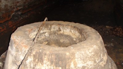 The well-like structure in the center of the underground vault.