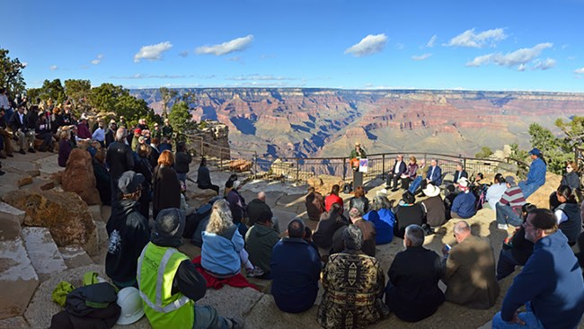 Crowd at Mather Point Crowd at Mather Point