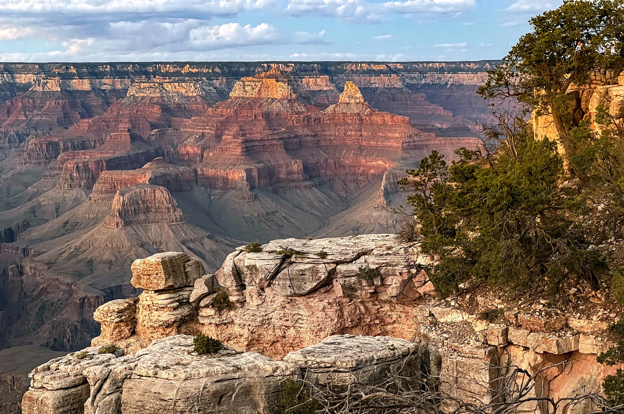 A canyon landscape with inner canyon peaks and temples