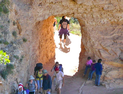 Hikers-on-BA-trail-near-arch