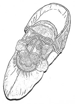 Line drawing of a traditional split-toe moccasin.