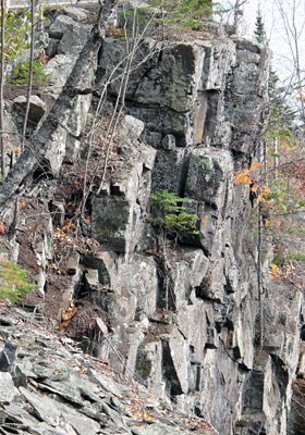 A dike wall of igneous rock near the heritage center. A dike wall of igneous rock near the heritage center.