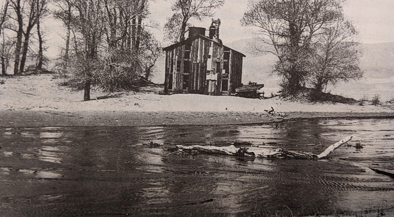 Image of an abandoned gold-processing mill built in 1929.