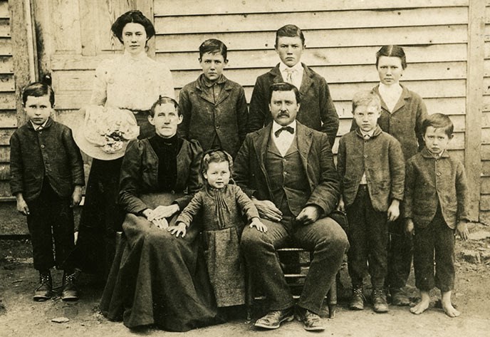 The George Caldwell family photographed in 1902. Husband, wife, six sons and two daughters pose for a portrait.