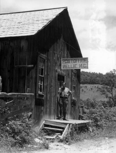 Nellie-store-front-sm.jpg