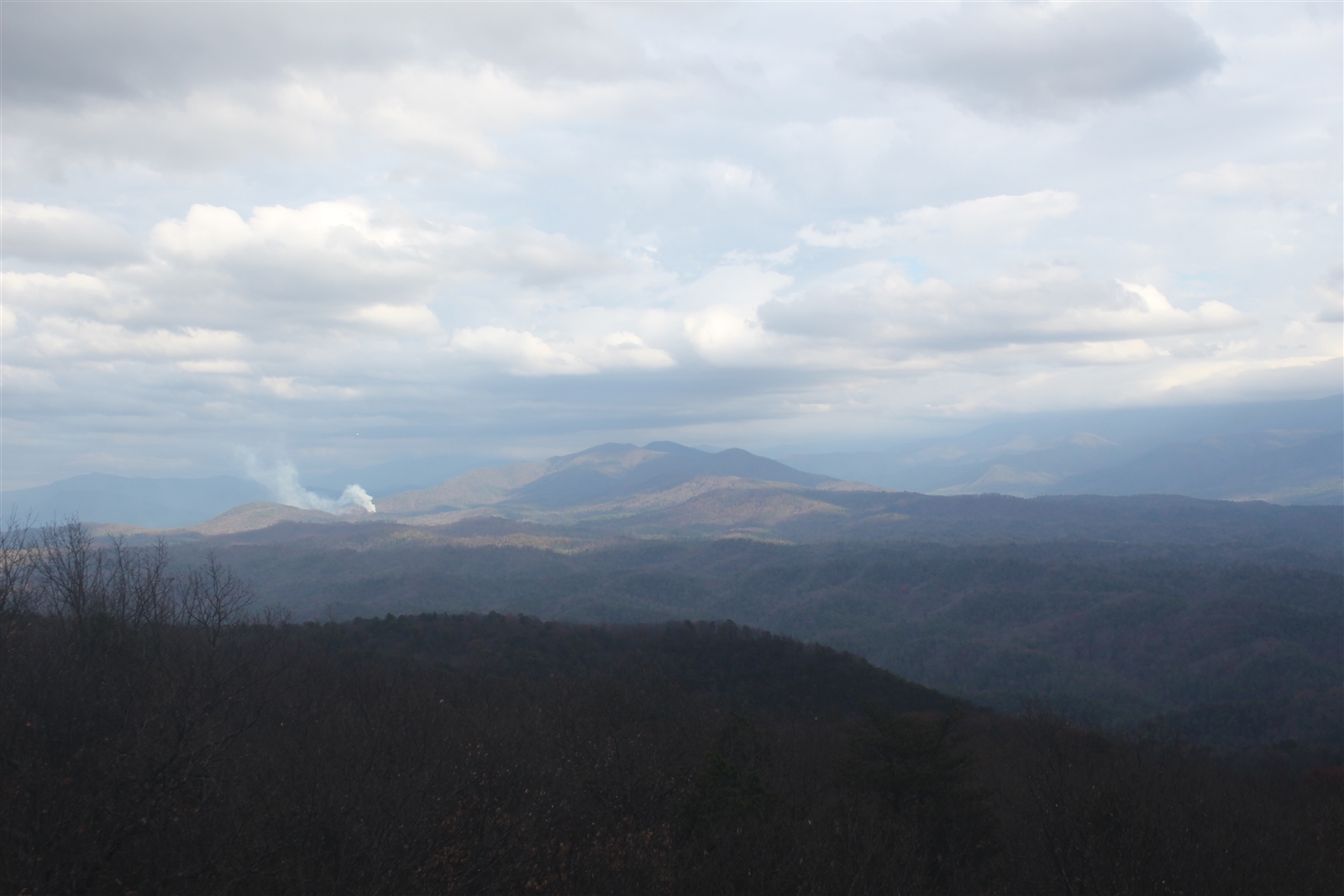 Look Rock webcam image Rich Mountain Fire_20231120_330pm smoke plume in distant mountains
