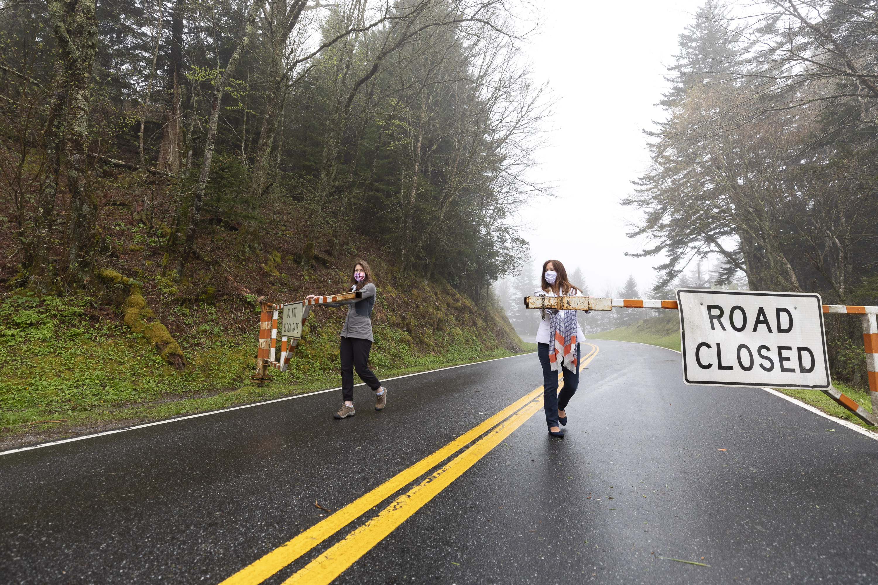Second Lady Karen Pence and Deputy Secretary of the Interior Katherine MacGregor open the gate to Clingmans Dome Road.