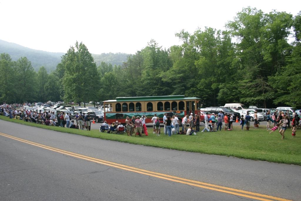 Sugarlands Parking area with trolley (2) Parking with lots of people and cars