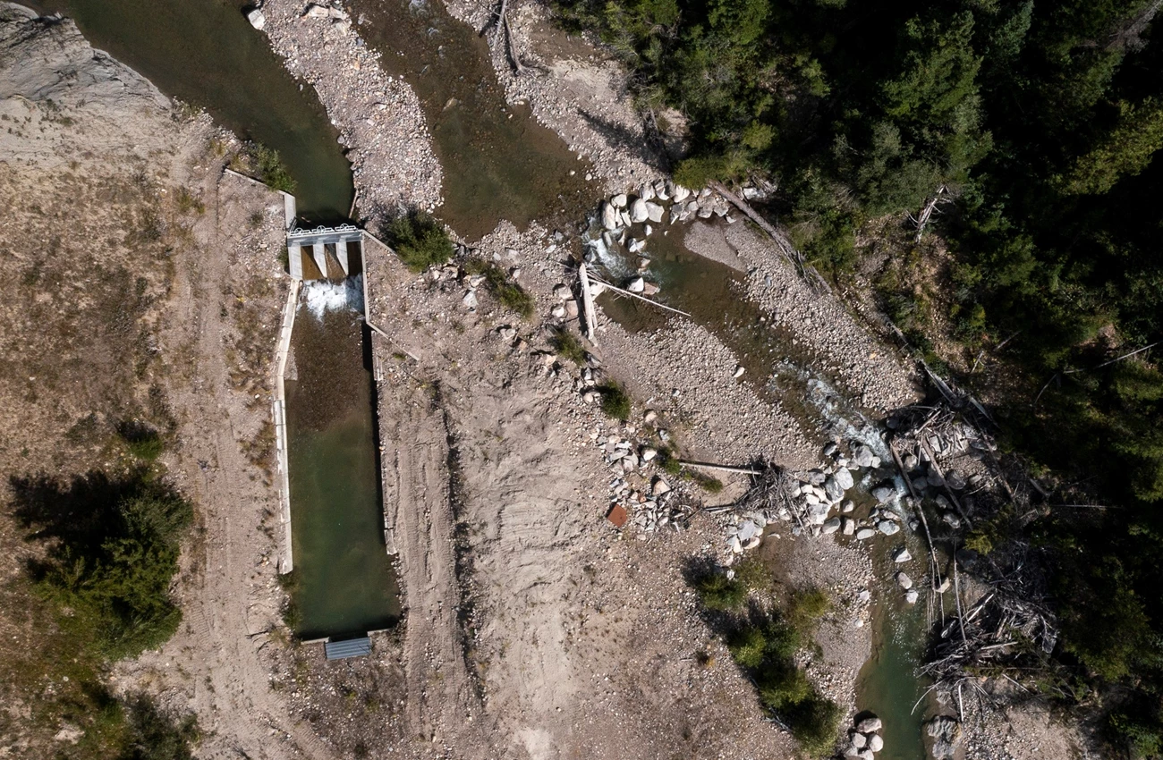 Aerial view of the Spread Creek irrigation system Aerial view of the Spread Creek irrigation system, including the headgate and ditch (left), and the current rock diversion structure (right). Through the project, a fish screen will be installed on the ditch, and the diversion will be repaired and made mo