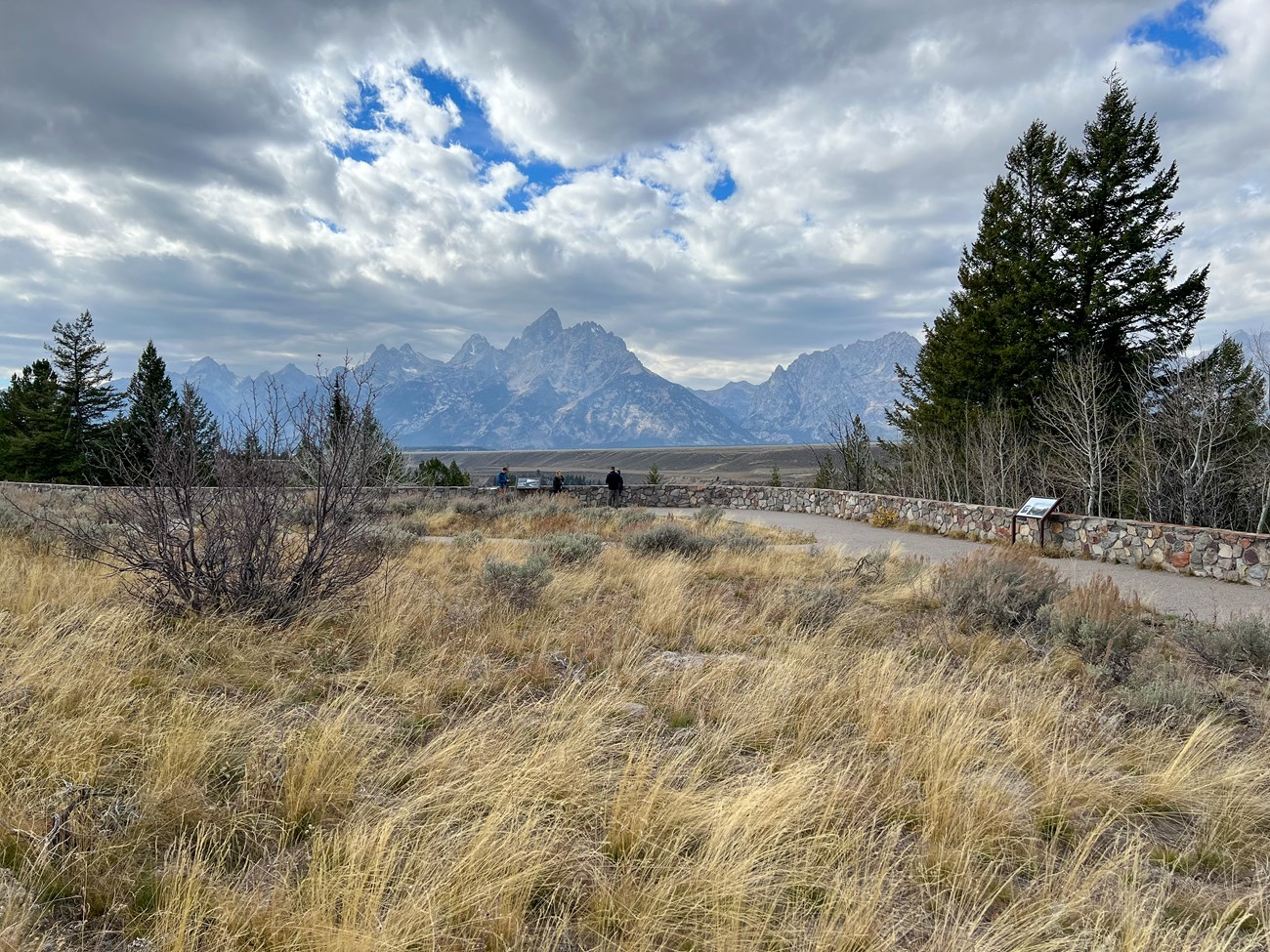 View of paved pathway at Snake River Overlook location