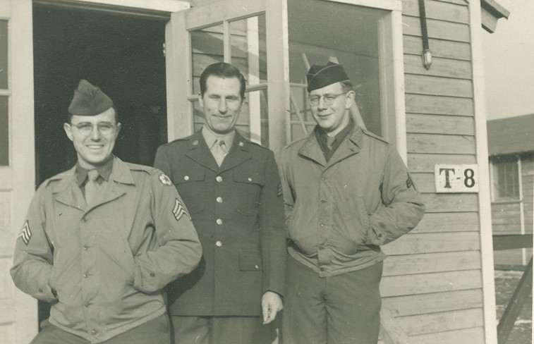 Rudolph Pins (right) with two other soldiers stationed at Fort Hunt.