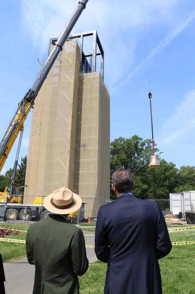Superintendent Cuvelier and Ambassador André Haspels watch the Marshall Bell being lifted into the Netherlands Carillon. Superintendent Cuvelier and Ambassador André Haspels watch the Marshall Bell being lifted into the Netherlands Carillon.
